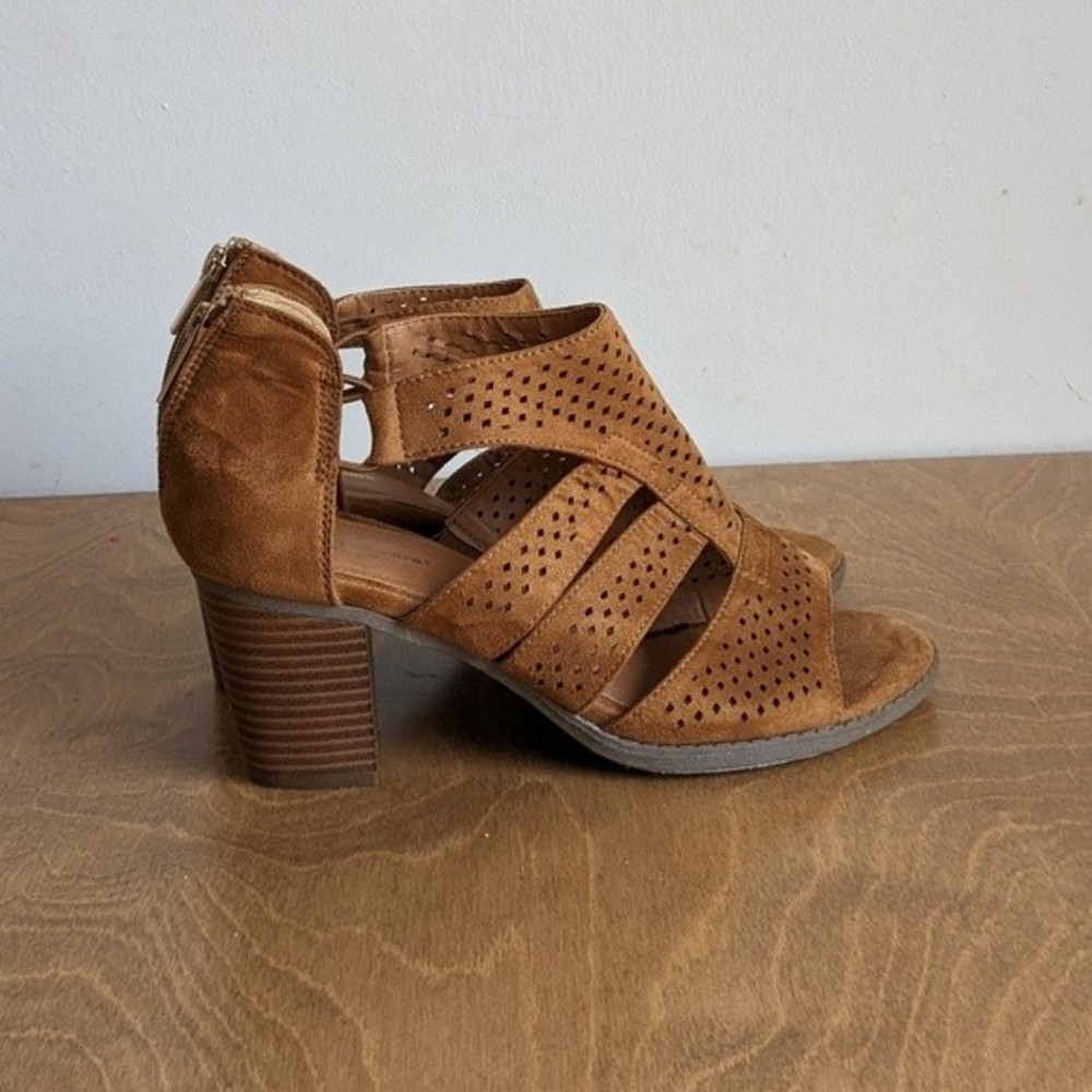 Cloudwalkers by Avenue Brown Faux Suede Stacked Heels Sandals Women's Size 8.5